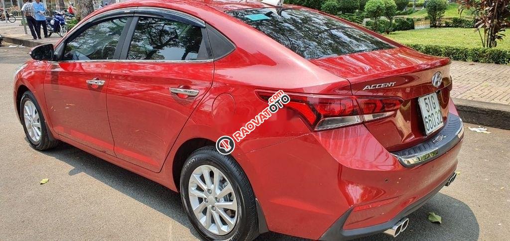 Bán Hyundai Accent năm sản xuất 2018, màu đỏ, xe mới 98%-5