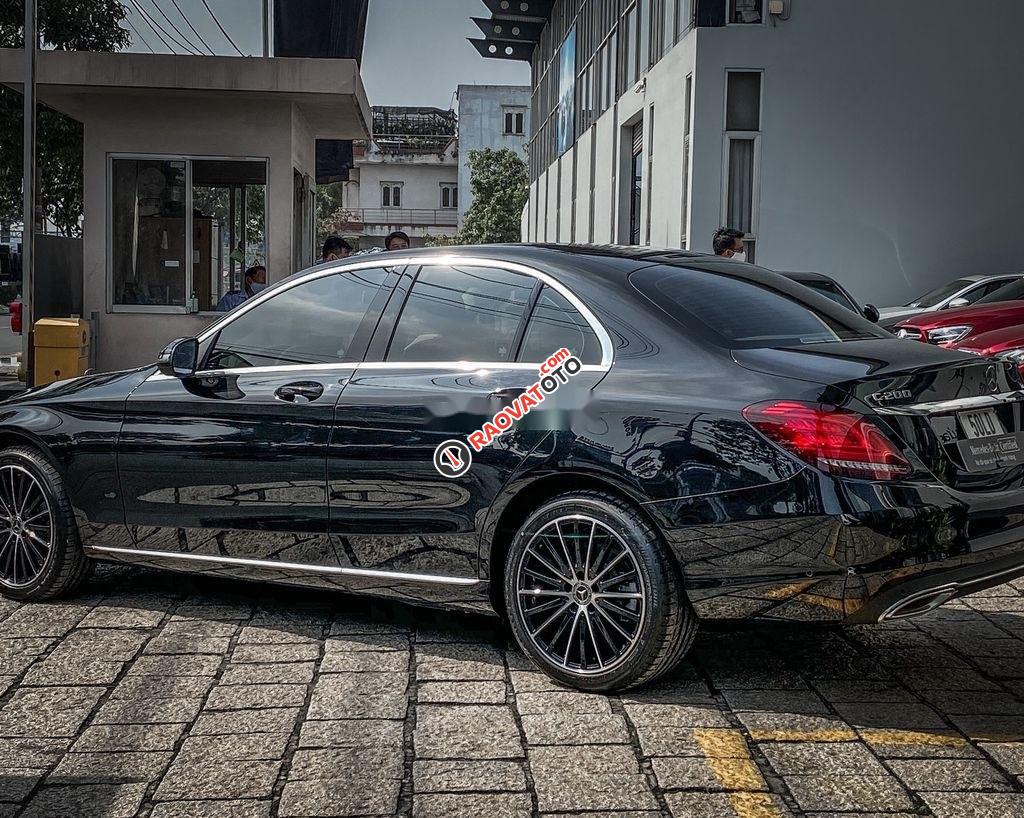 Bán ô tô Mercedes C200 Exclusive năm 2019, màu đen-3