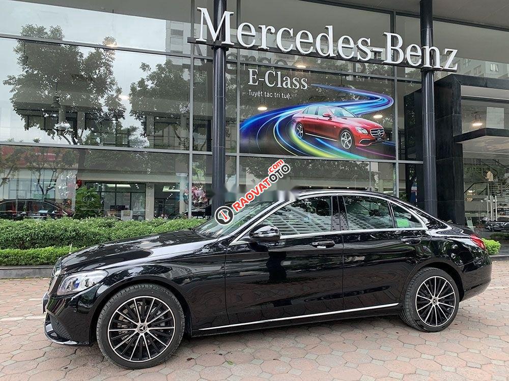 Cần bán gấp Mercedes C200 Exclusive năm 2019, màu đen-8