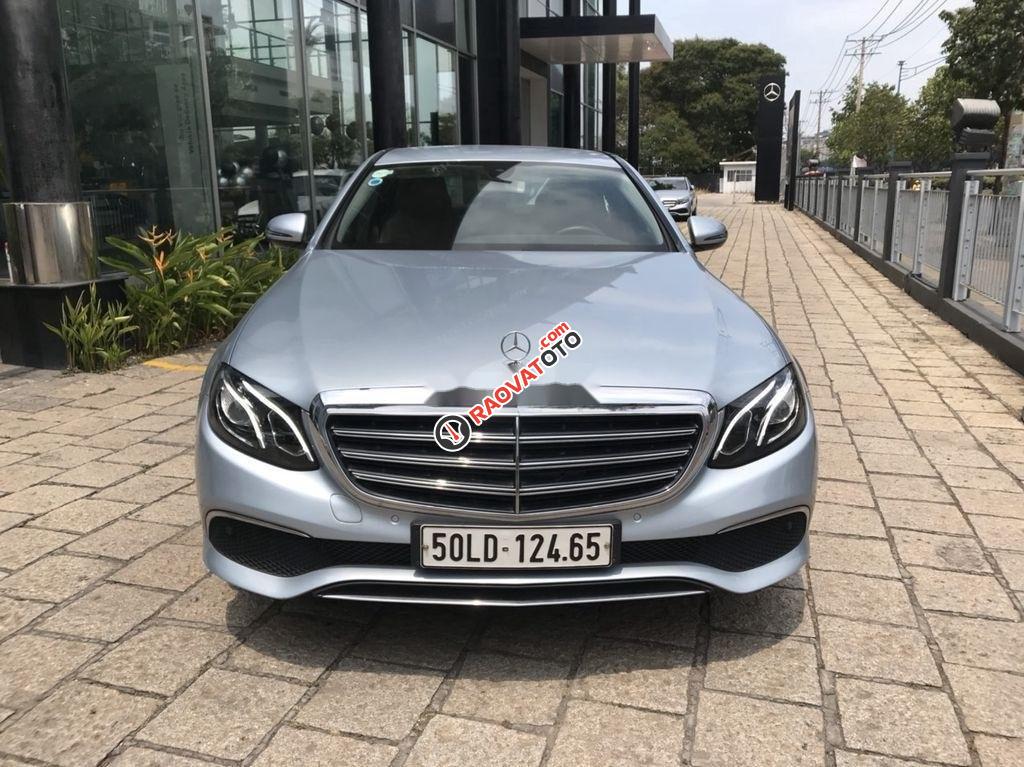 Cần bán Mercedes E class sản xuất 2017-1