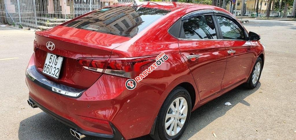 Bán Hyundai Accent năm sản xuất 2018, màu đỏ, xe mới 98%-4