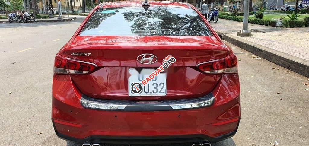 Bán Hyundai Accent năm sản xuất 2018, màu đỏ, xe mới 98%-6
