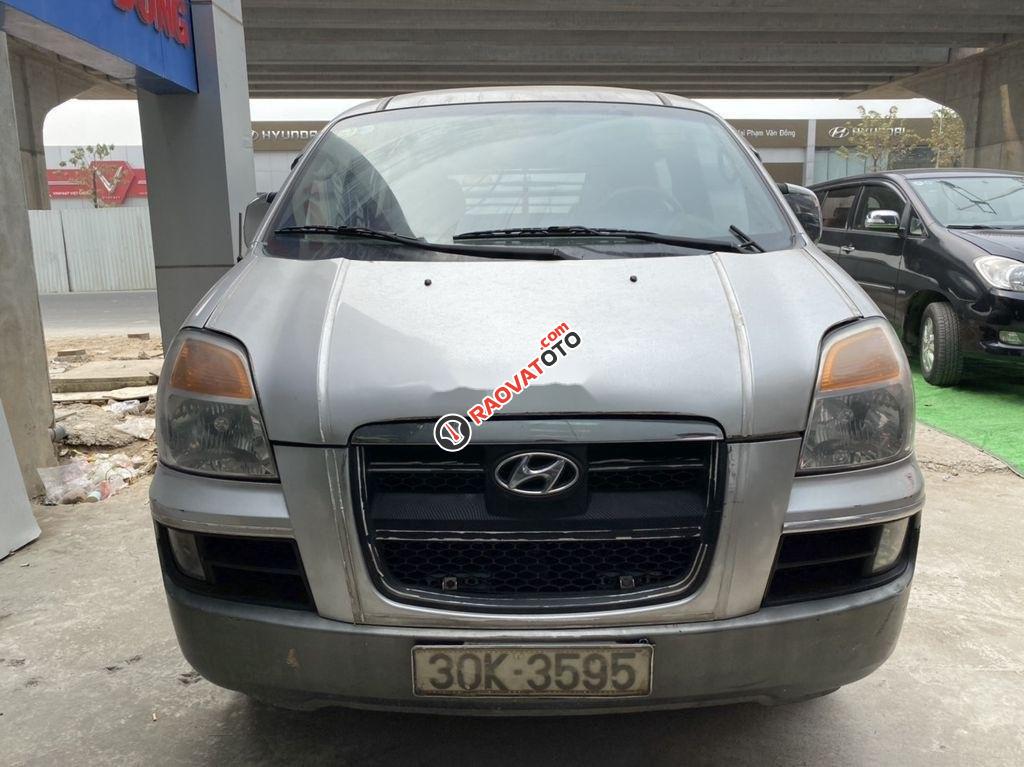 Cần bán xe Hyundai Starex năm 2005, màu bạc số tự động, 195tr-1