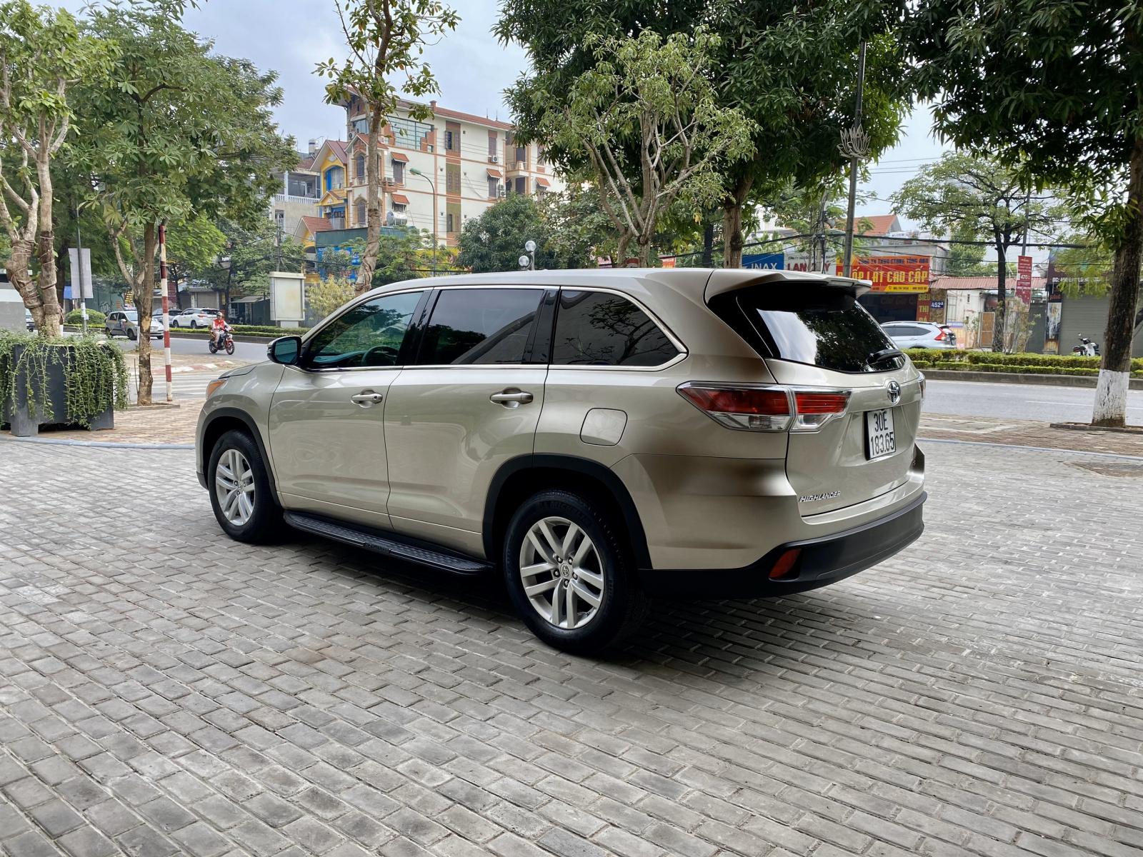 Cần bán gấp Toyota Highlander LE 2015, màu kem (be), nhập khẩu nguyên chiếc-3