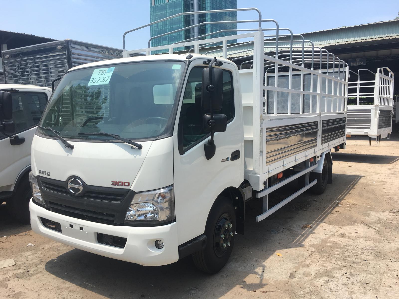 Xe tải Hino 3.5T thùng mui bạt 5m2, hỗ trợ vay 80%-1