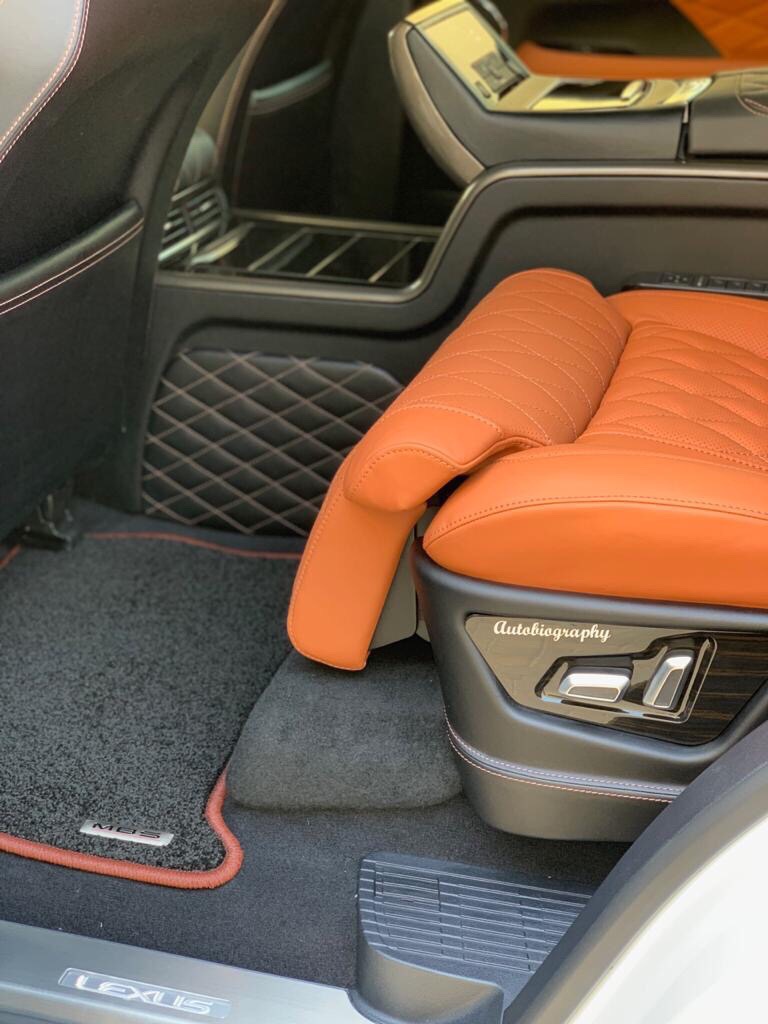 Bán Lexus LX 570 MBS 4 ghế vip màu trắng nội thất da bò sản xuất 2020 nhập mới 100%-2