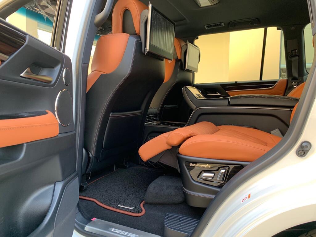 Bán Lexus LX 570 MBS 4 ghế vip màu trắng nội thất da bò sản xuất 2020 nhập mới 100%-8