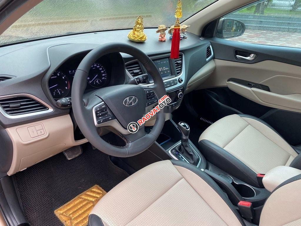Bán Hyundai Accent năm 2018, màu nâu-4