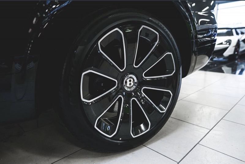Bentley Bentayga 3.0 Hybrid 2021, màu đen sang trọng, đẳng cấp-7