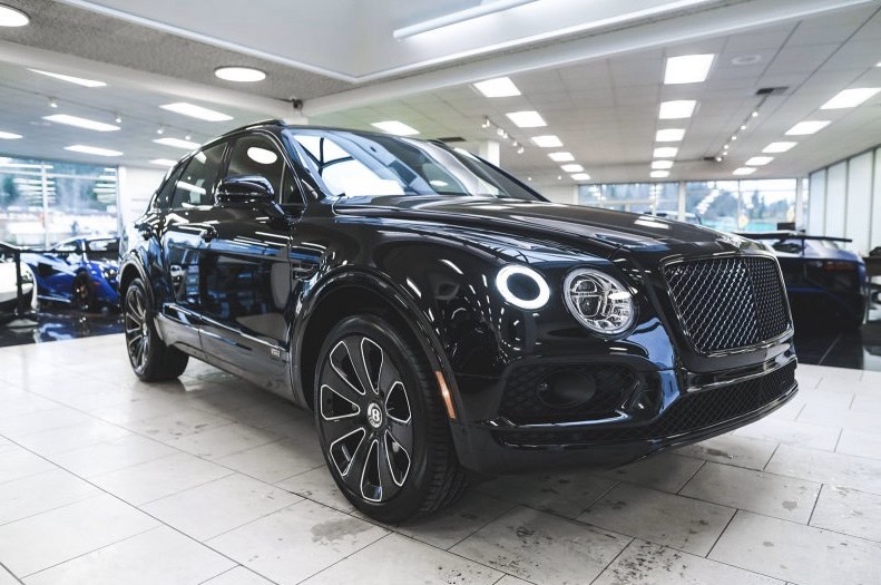 Bentley Bentayga 3.0 Hybrid 2021, màu đen sang trọng, đẳng cấp-1