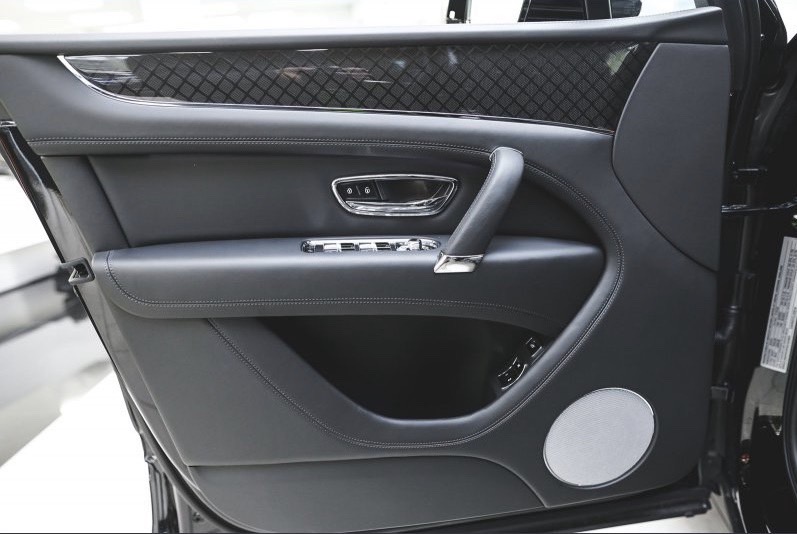 Bentley Bentayga 3.0 Hybrid 2021, màu đen sang trọng, đẳng cấp-15