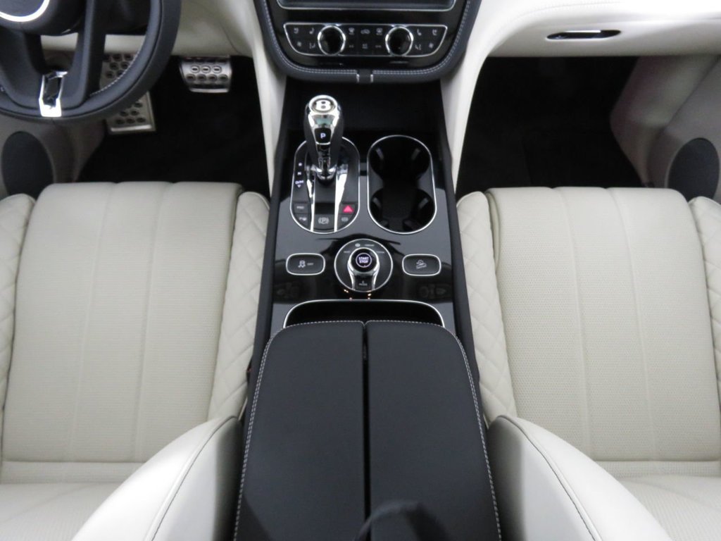 Bán xe Bentley Bentayga V6 3.0 Hybrid 2021, màu trắng, nhập khẩu mới 100%-11