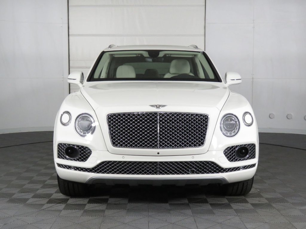 Bán xe Bentley Bentayga V6 3.0 Hybrid 2021, màu trắng, nhập khẩu mới 100%-2