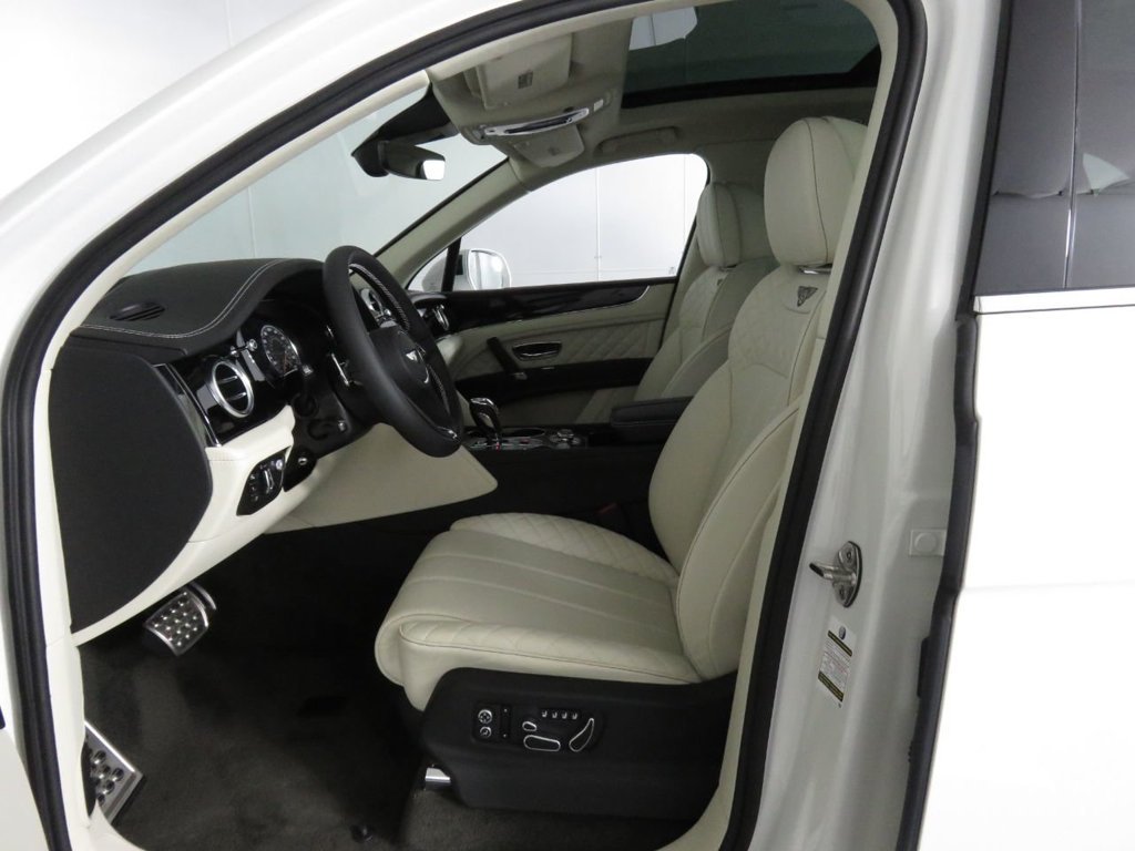 Bán xe Bentley Bentayga V6 3.0 Hybrid 2021, màu trắng, nhập khẩu mới 100%-8