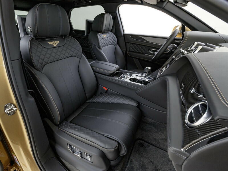Bán xe Bentley Bentayga 3.0 Hybrid 2021 màu vàng giá cực hợp lý-17