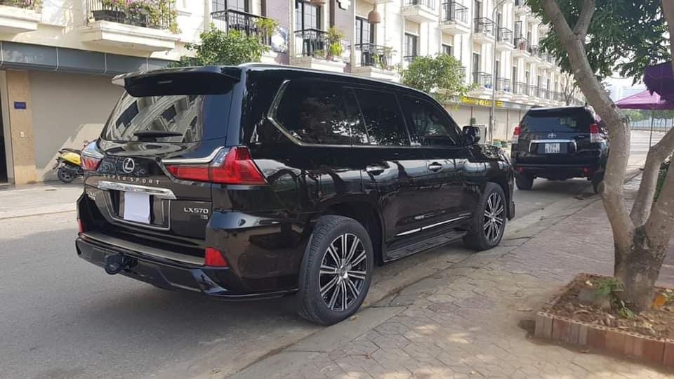 Cần bán Lexus LX570 MBS 4 ghế VIP Massage, model 2019, đăng ký tên công ty, lăn bánh chưa tới 1 vạn Km-10