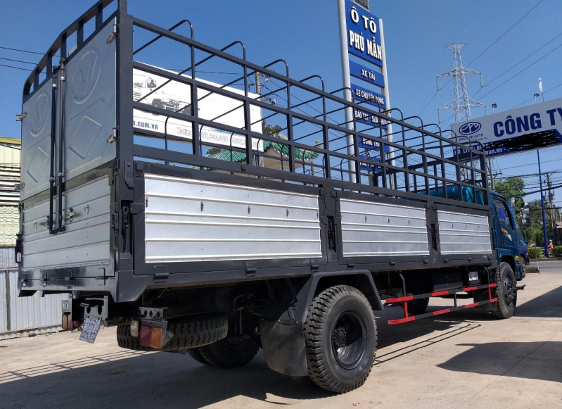 Cần xe tải 8 tấn thùng dài  6m7 đời  2017, ga cơ -1