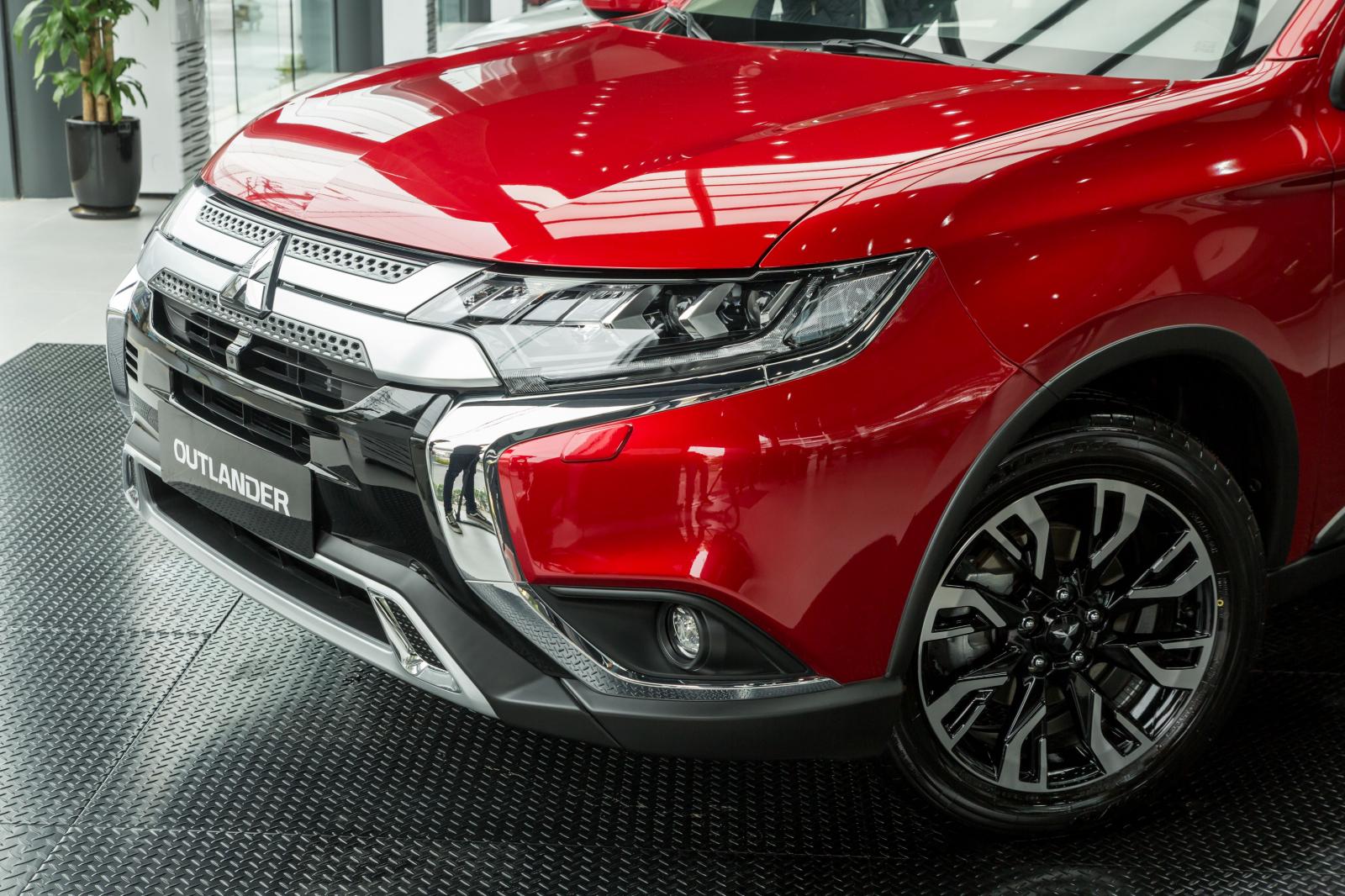 Cần bán Mitsubishi Outlander CVT sản xuất 2020, màu đỏ-3