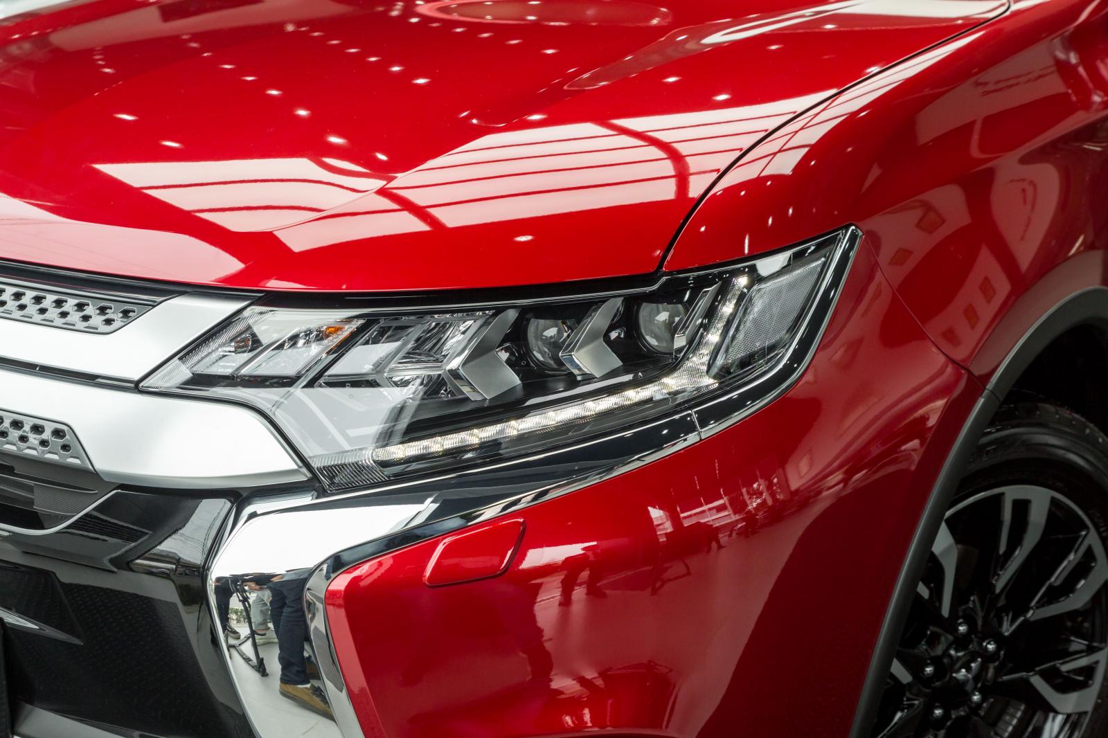 Cần bán Mitsubishi Outlander CVT sản xuất 2020, màu đỏ-4