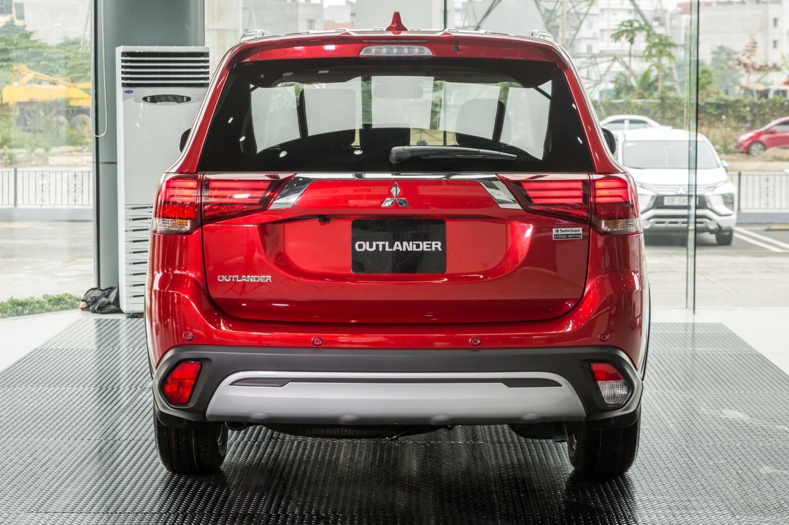 Cần bán Mitsubishi Outlander CVT sản xuất 2020, màu đỏ-6