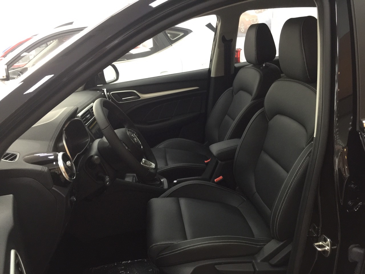Bán xe MG ZS đời 2020, màu đen, xe nhập giá cạnh tranh-6