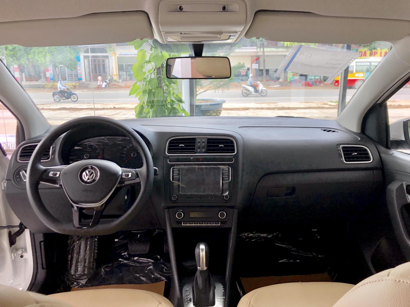 Volkswagen Polo Hatchback 2020, màu trắng tặng quà hấp dẫn khi mua xe-2