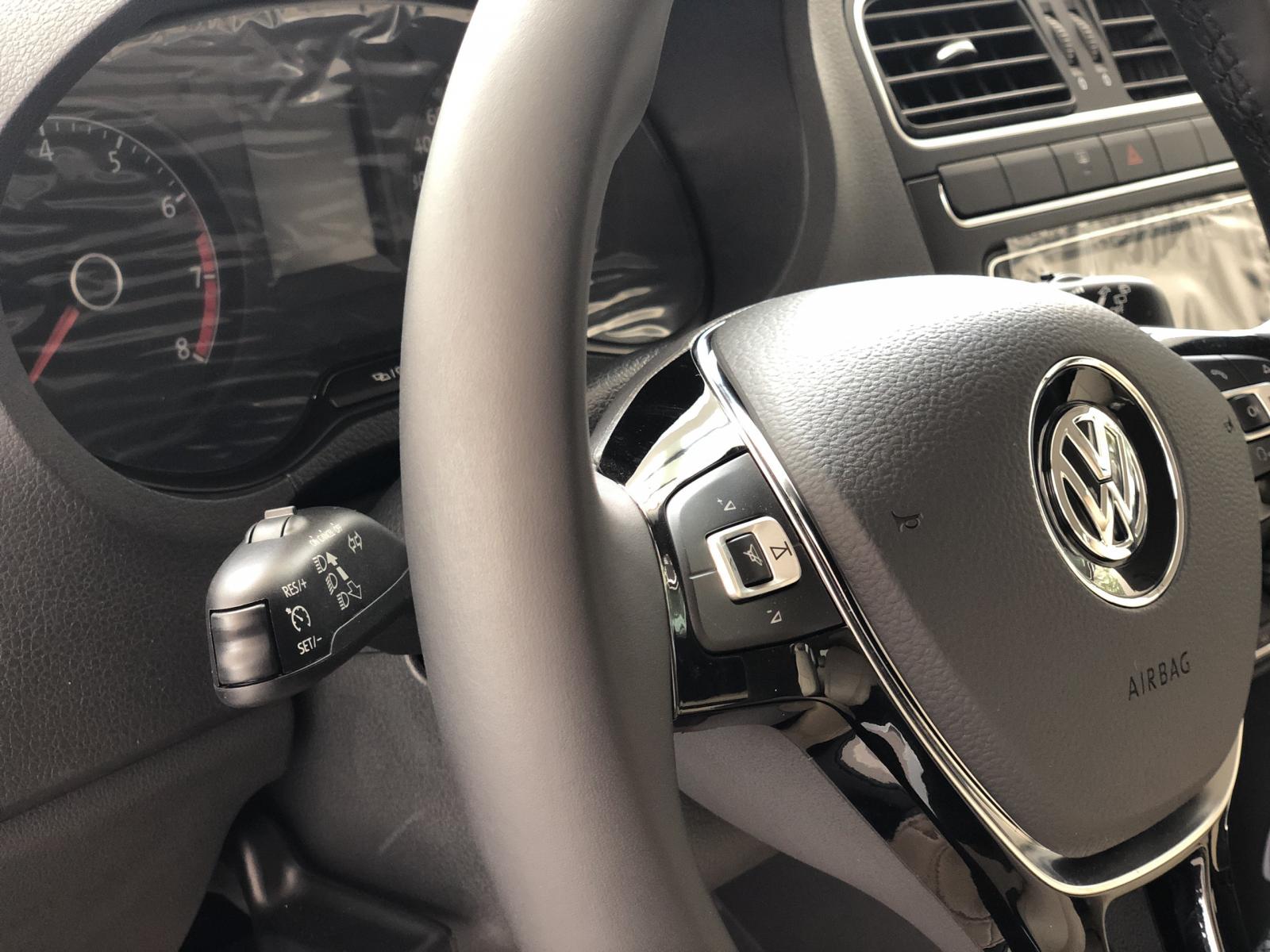 Volkswagen Polo Hatchback 2020, màu trắng tặng quà hấp dẫn khi mua xe-7
