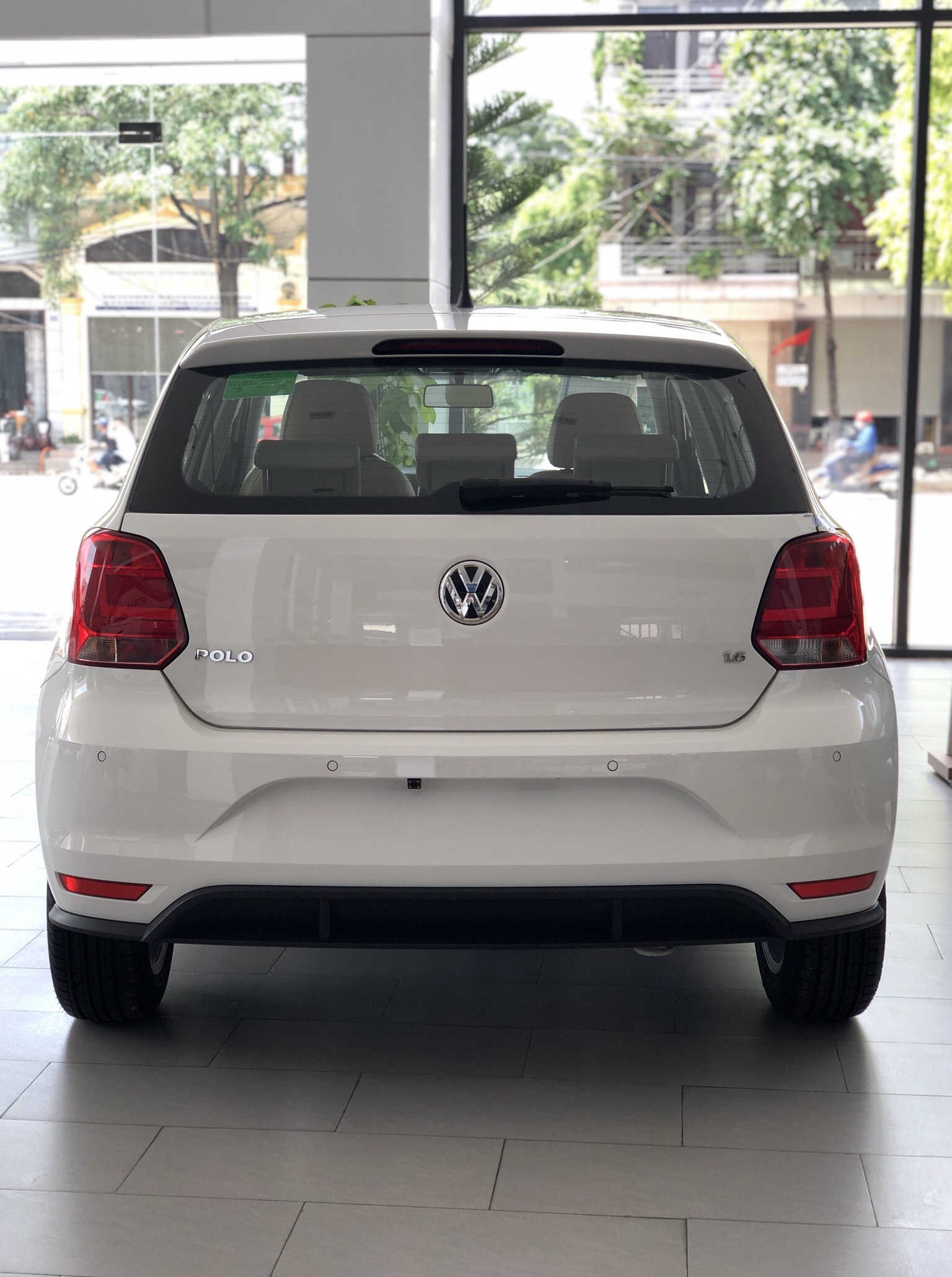 Volkswagen Polo Hatchback 2020, màu trắng tặng quà hấp dẫn khi mua xe-9