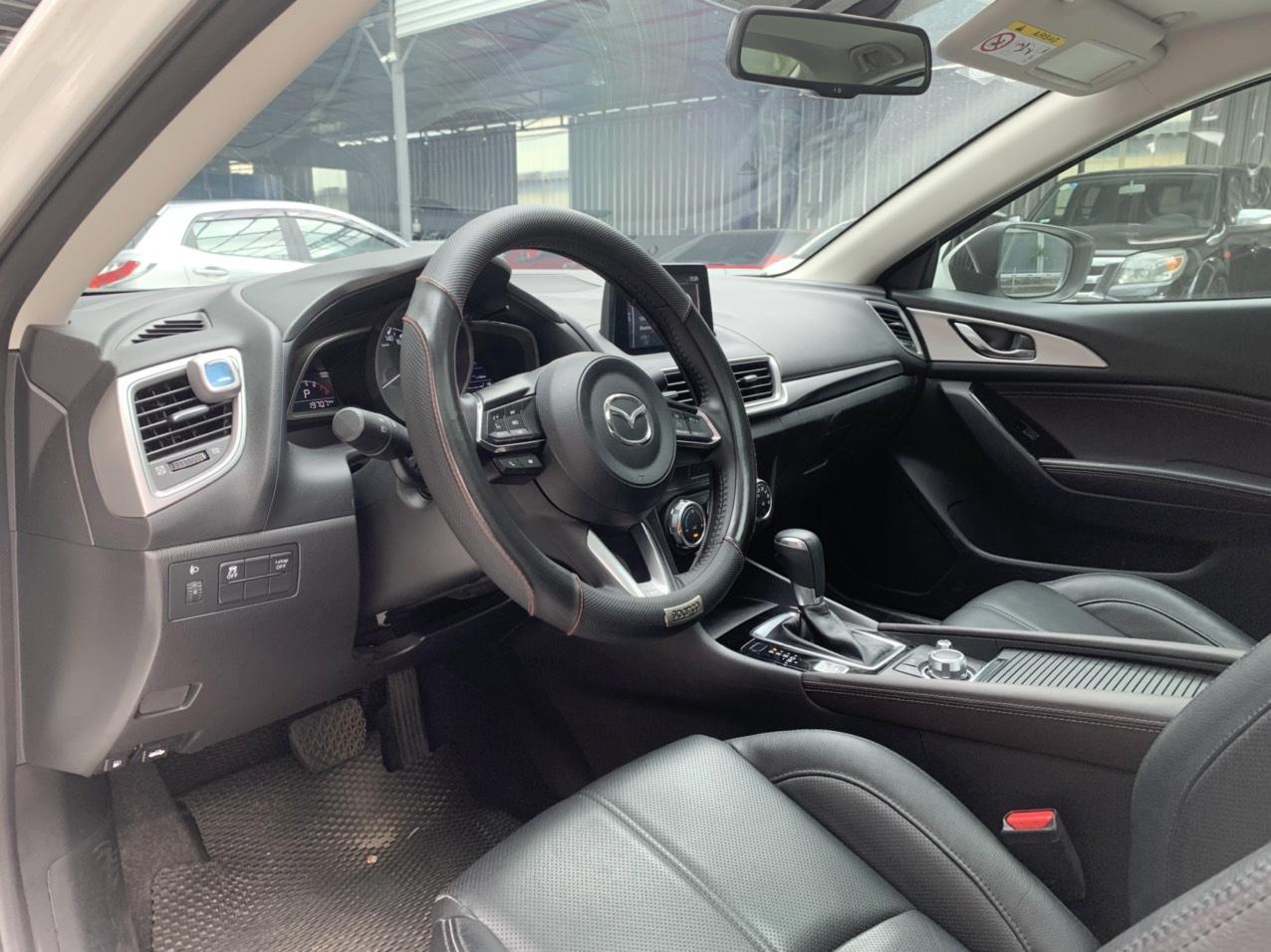 Cần bán gấp Mazda 3 sản xuất 2019, màu trắng, nhập khẩu-4