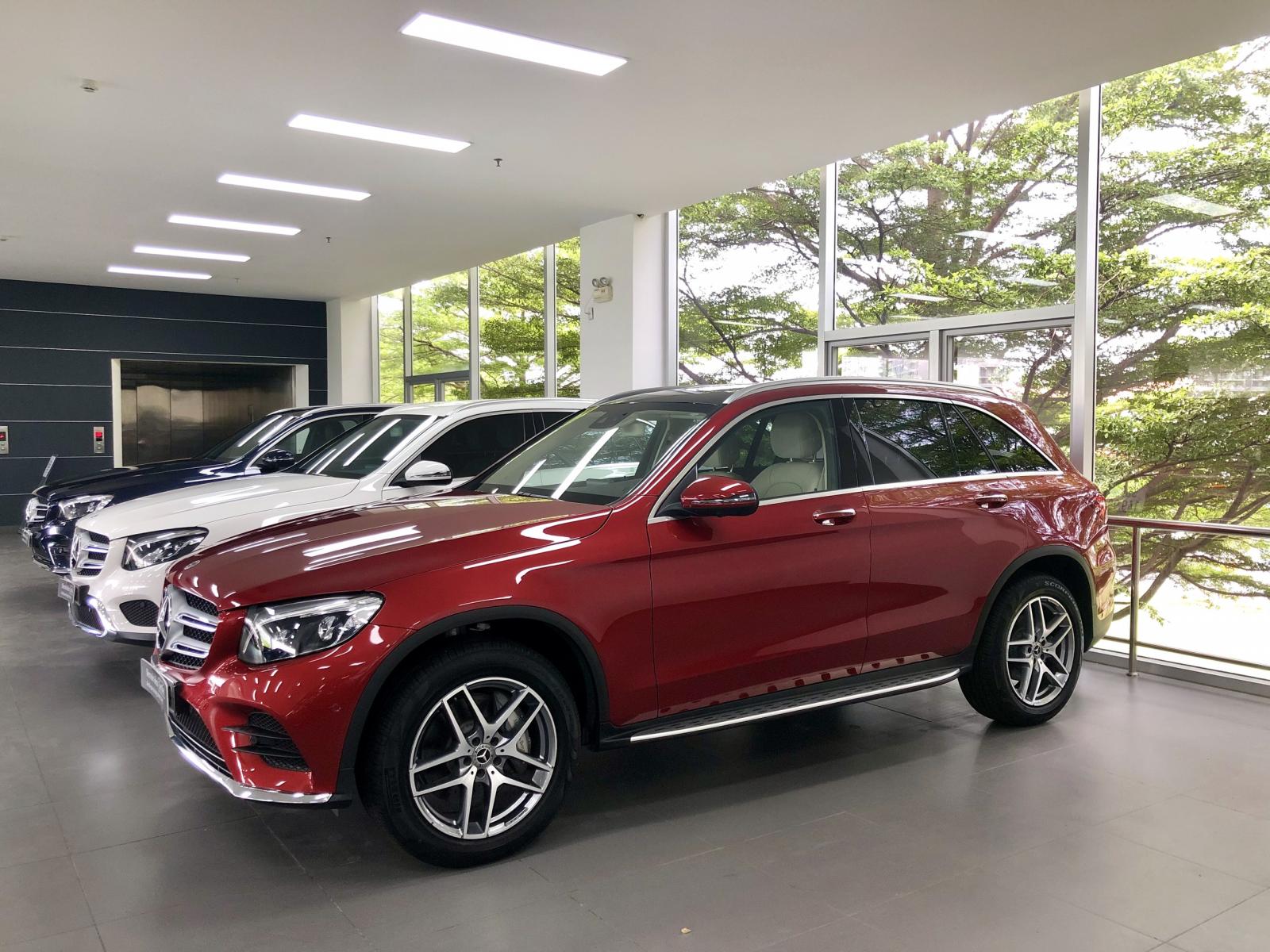 Bán ô tô Mercedes GLC300 đời 2019, màu đỏ-0