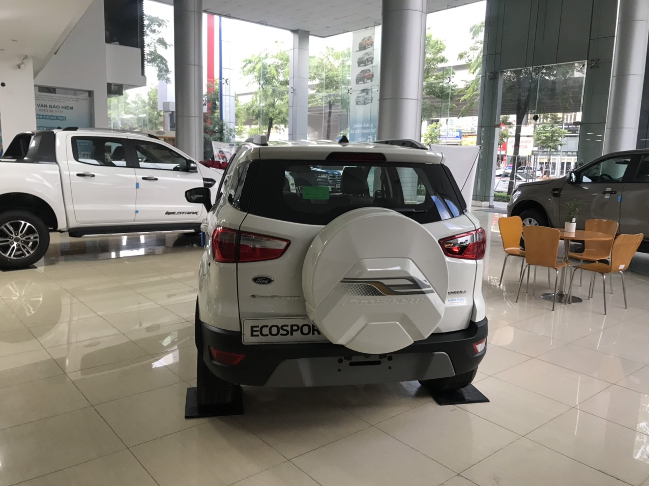 Bán xe Ford EcoSport 1.0P AT Titanium đời 2020, màu trắng, xe nhập-0