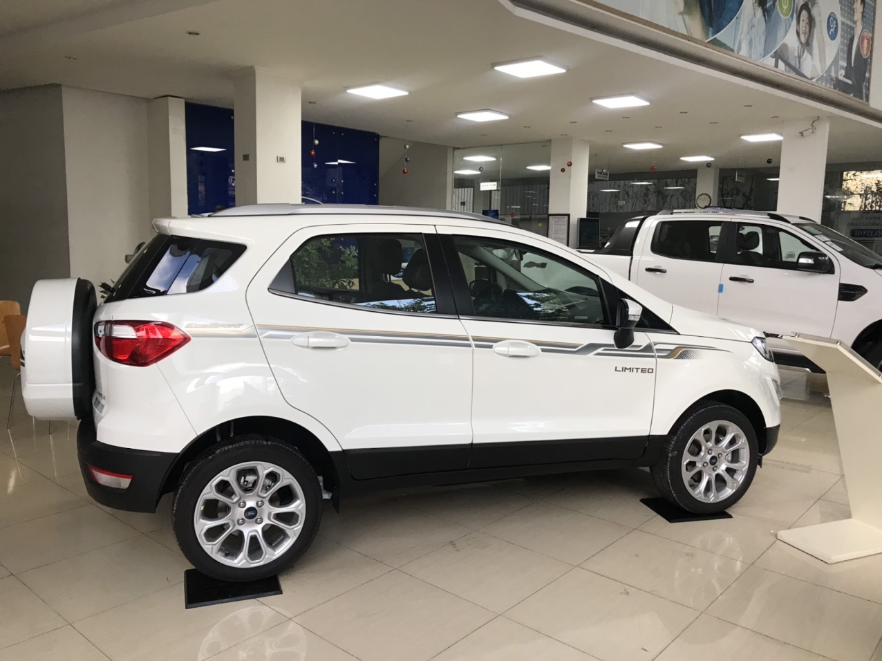 Bán xe Ford EcoSport 1.0P AT Titanium đời 2020, màu trắng, xe nhập-1