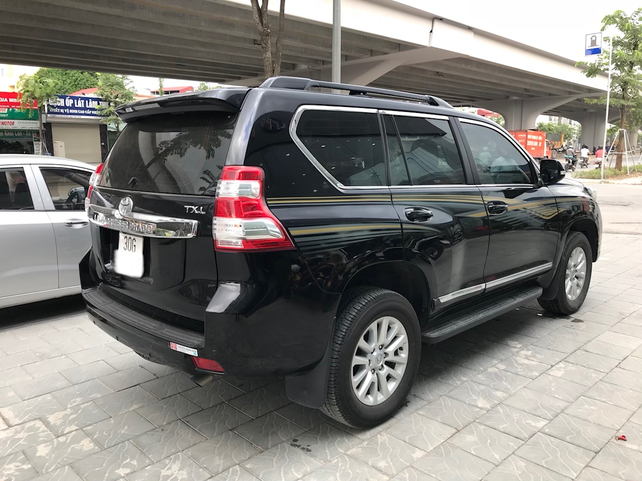 Cần bán Toyota Prado TXL đời 2017, màu đen, nhập khẩu nguyên chiếc-7