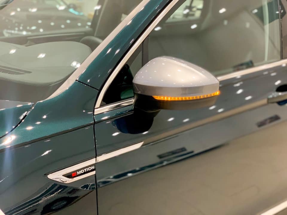 Bán Volkswagen Tiguan Luxury 2019, màu xanh lam, nhập khẩu-5
