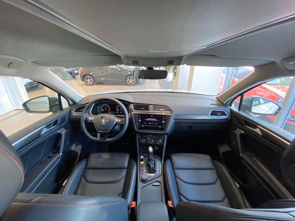 Bán Volkswagen Tiguan Luxury 2019, màu xanh lam, nhập khẩu-16
