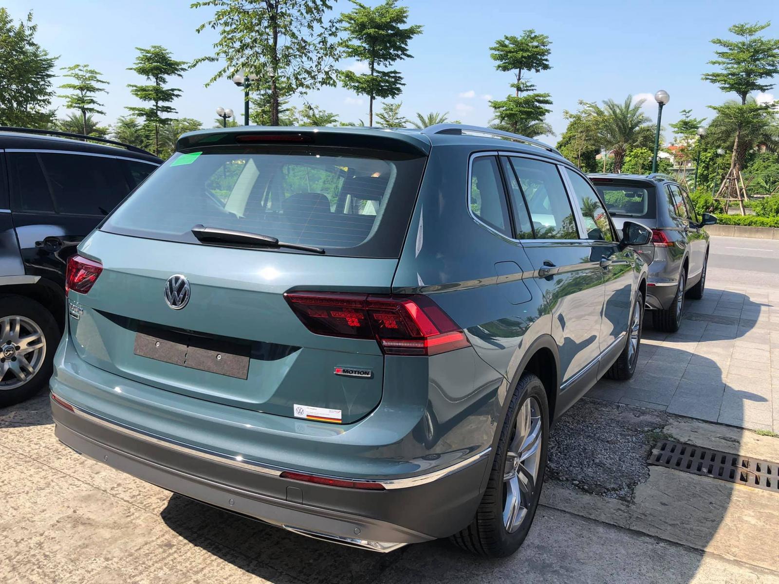 Bán Volkswagen Tiguan Luxury 2019, màu xanh lam, nhập khẩu-14