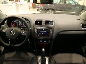 Volkswagen Polo Hatchback 2020 màu nâu ưu đãi đặc biệt giảm giá tiền mặt 50tr - giao ngay-7