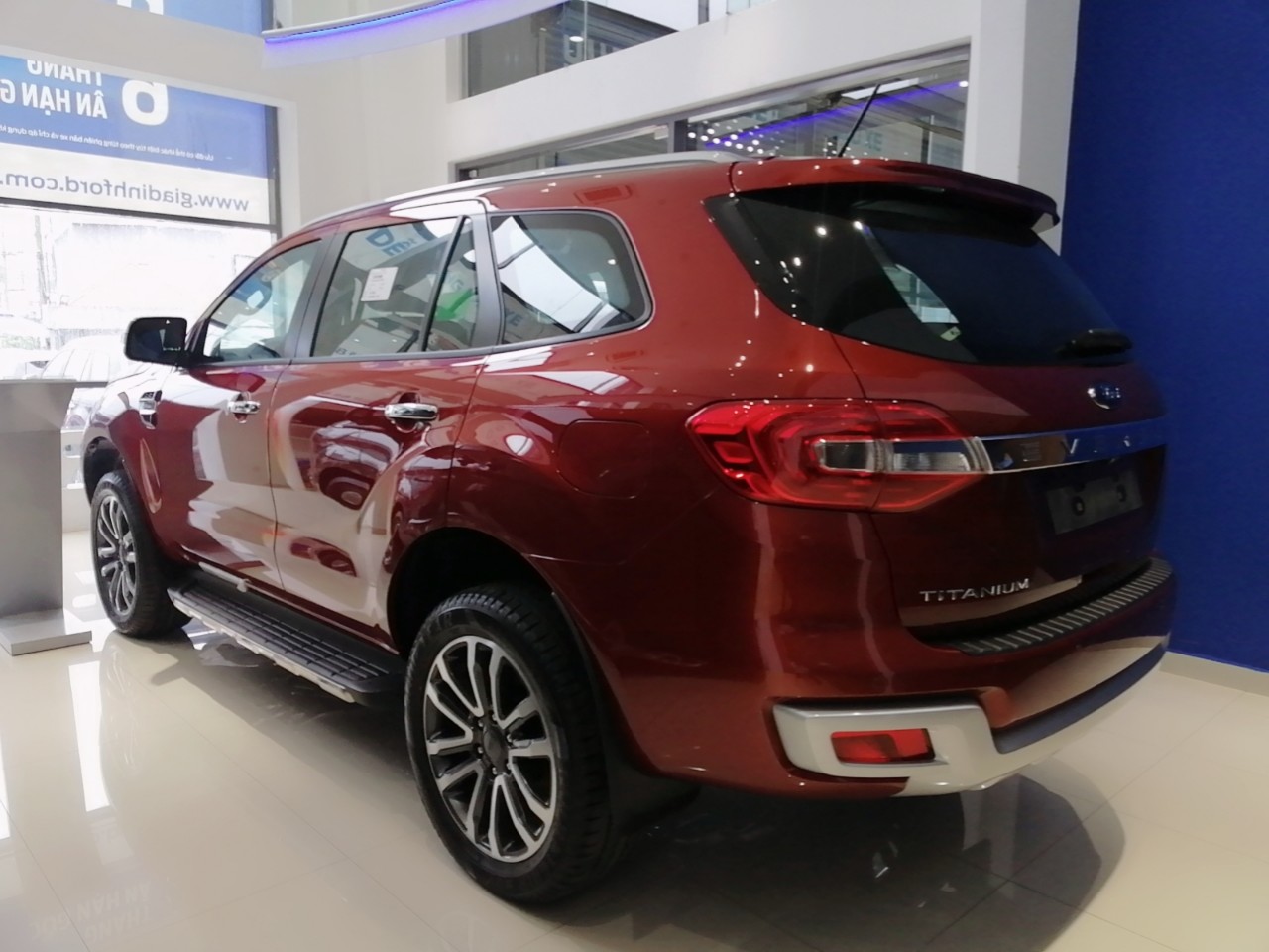 Cần bán Ford Everest Titanium 4x2 2020, màu đỏ, nhập khẩu-3