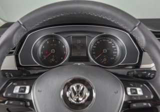 Volkswagen Passat mẫu xe dành cho doanh nhân, rẻ như xe Nhật, nhập khẩu nguyên chiếc Đức, tặng 100% phí trước bạ-8