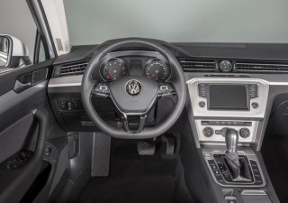 Volkswagen Passat mẫu xe dành cho doanh nhân, rẻ như xe Nhật, nhập khẩu nguyên chiếc Đức, tặng 100% phí trước bạ-7