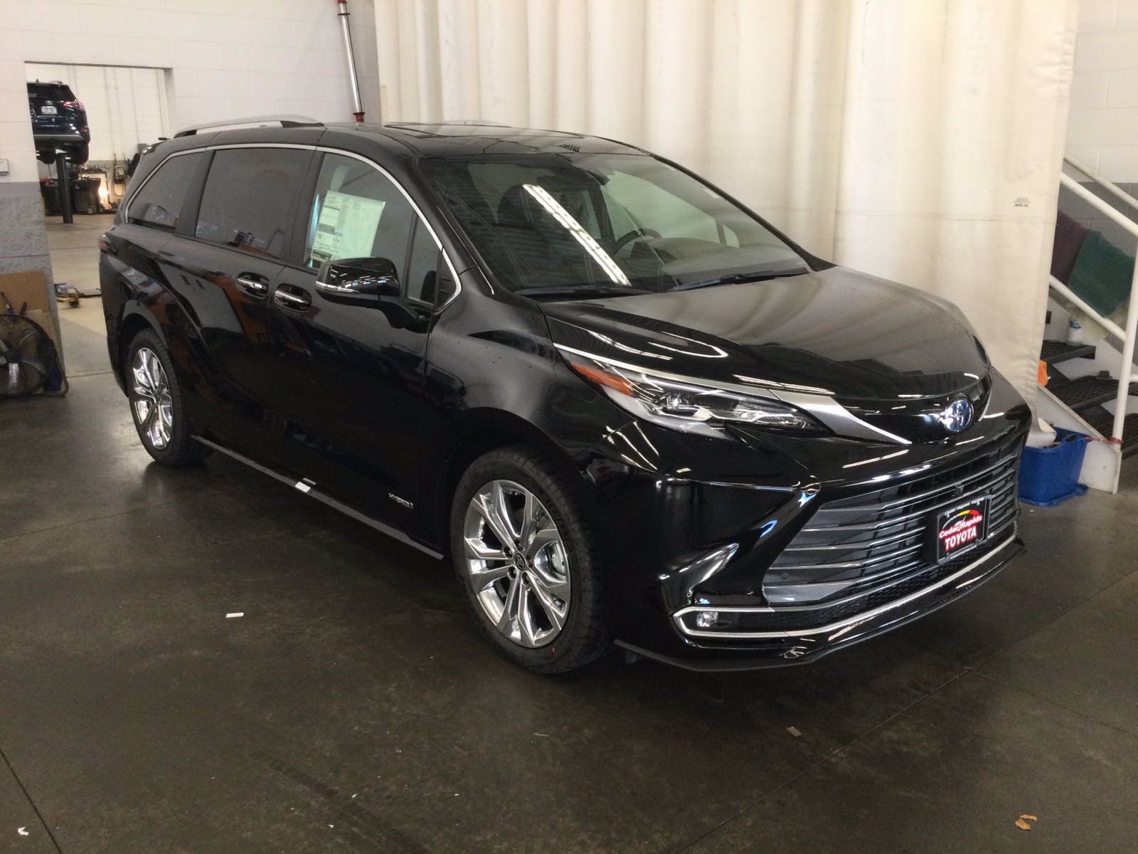 Bán xe Toyota Sienna Platinum 2021, màu đen, nhập khẩu Mỹ, giá cực tốt-2