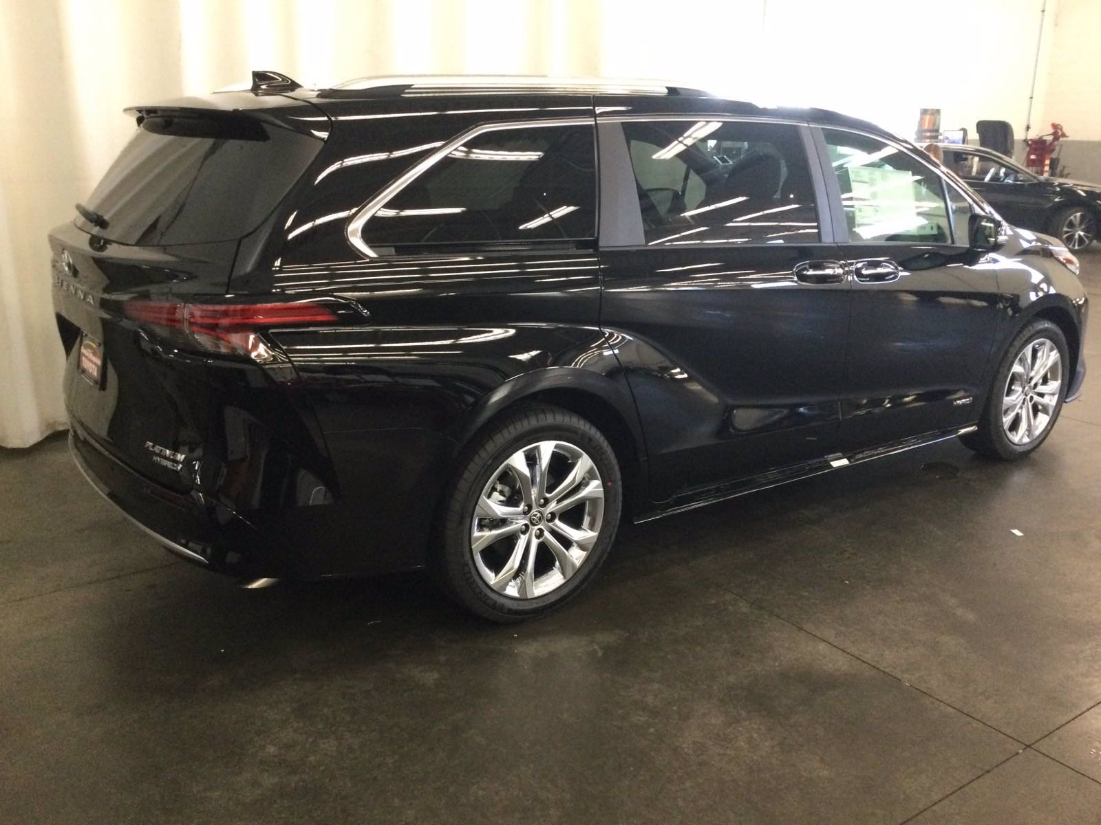 Bán xe Toyota Sienna Platinum 2021, màu đen, nhập khẩu Mỹ, giá cực tốt-3