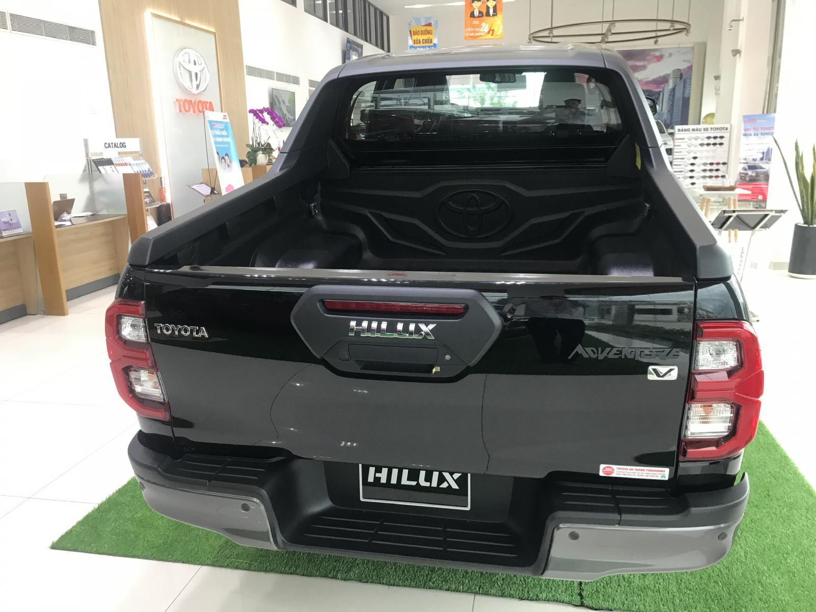 Toyota Hilux 2021 giao ngay giá tốt khuyến mãi hỗ trợ góp-1