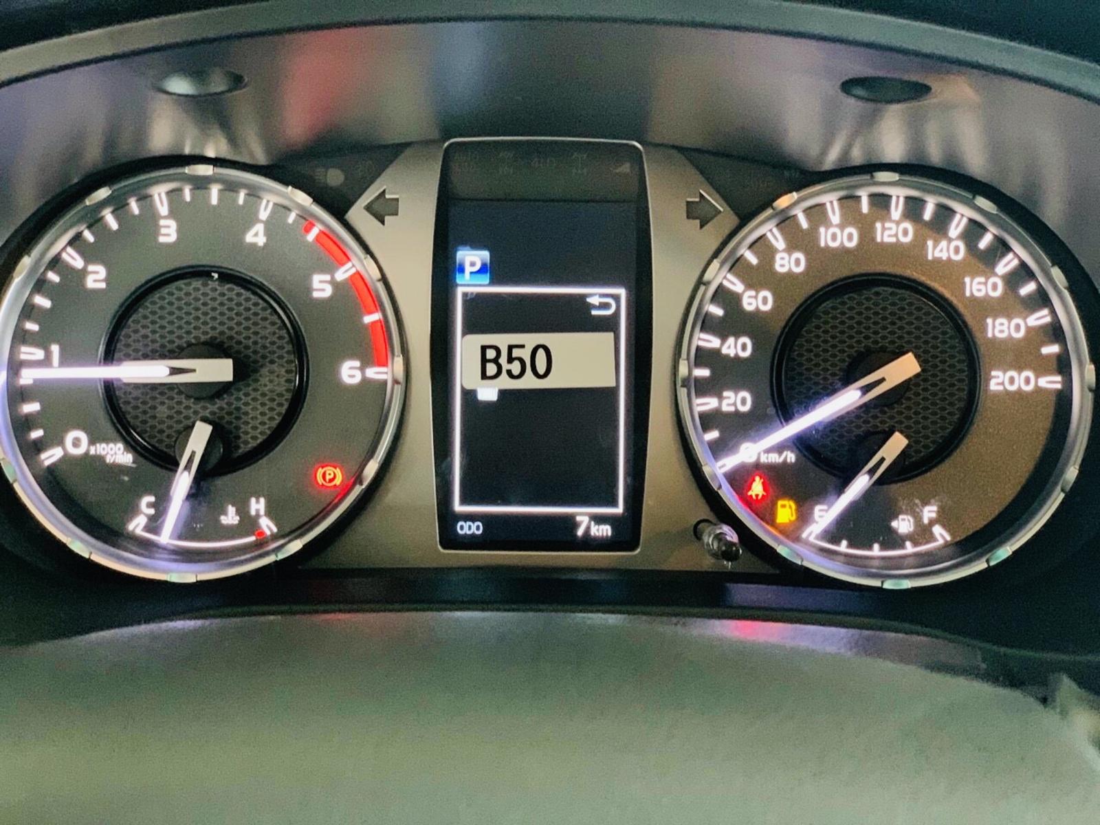 Toyota Hilux 2021 giao ngay giá tốt khuyến mãi hỗ trợ góp-3