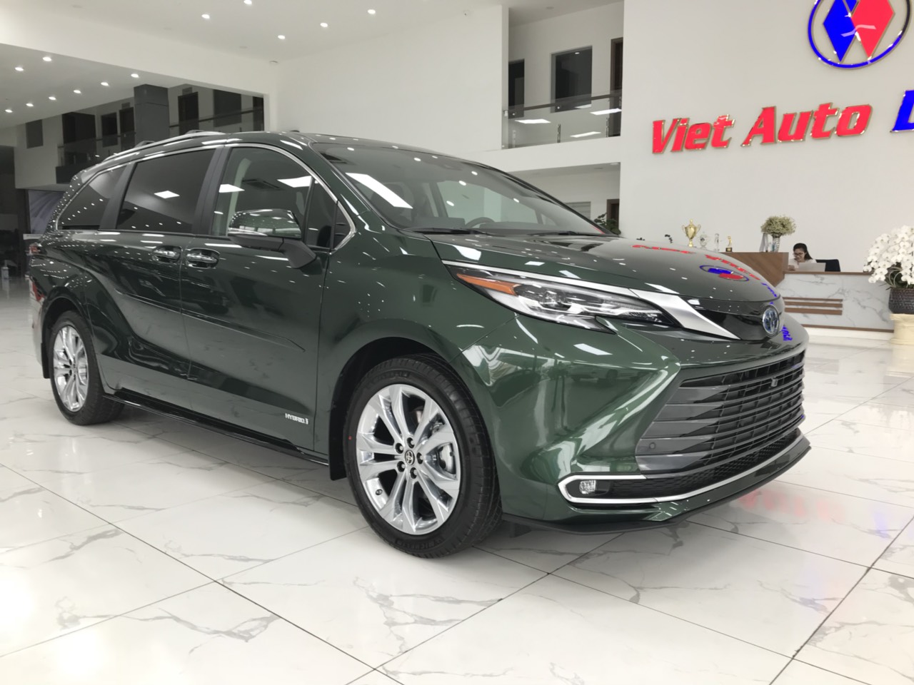 Viet Auto Luxury bán Toyota Sienna Platinum 2021, màu xanh lục, nhập khẩu nguyên chiếc-0