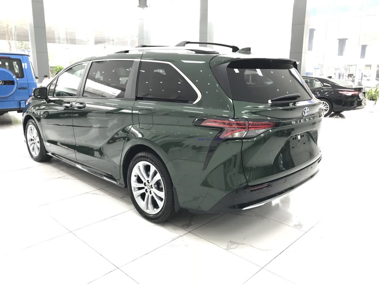 Viet Auto Luxury bán Toyota Sienna Platinum 2021, màu xanh lục, nhập khẩu nguyên chiếc-3