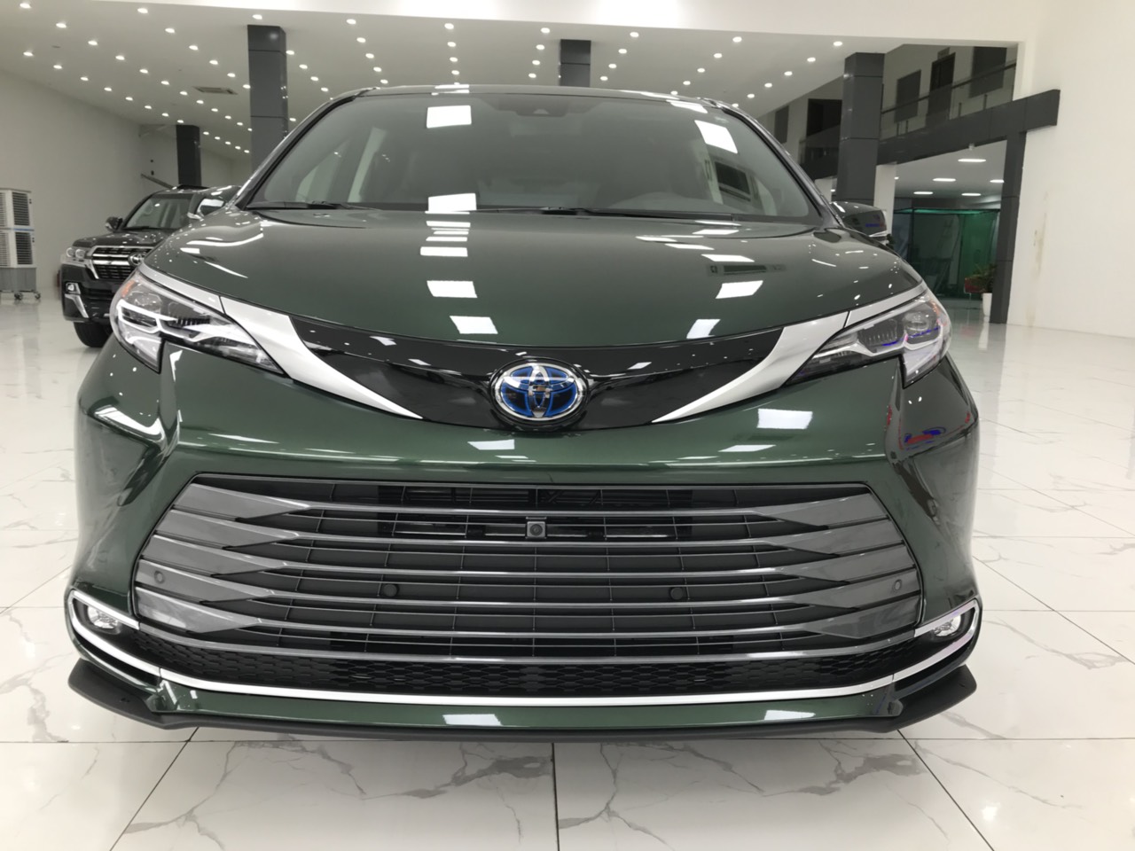 Viet Auto Luxury bán Toyota Sienna Platinum 2021, màu xanh lục, nhập khẩu nguyên chiếc-2
