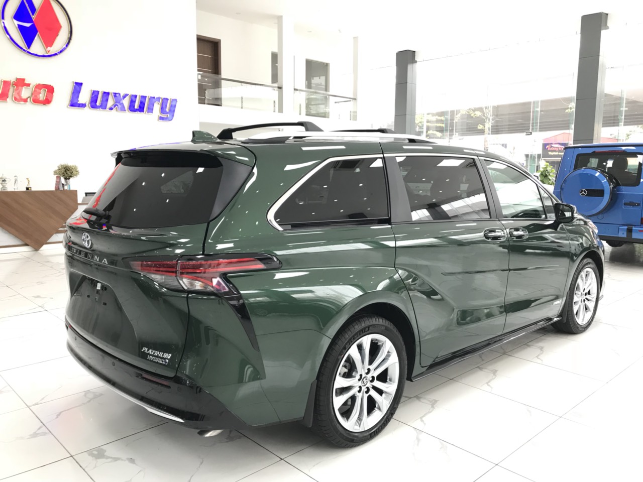 Viet Auto Luxury bán Toyota Sienna Platinum 2021, màu xanh lục, nhập khẩu nguyên chiếc-4