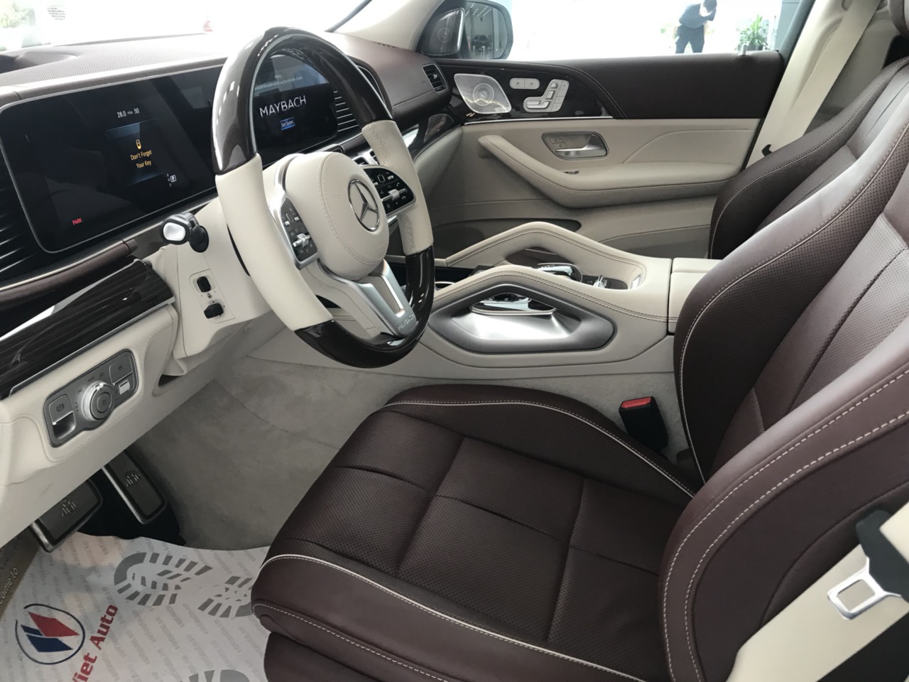 Cần bán xe Mercedes GLS 600 2021, màu trắng, nhập khẩu-8