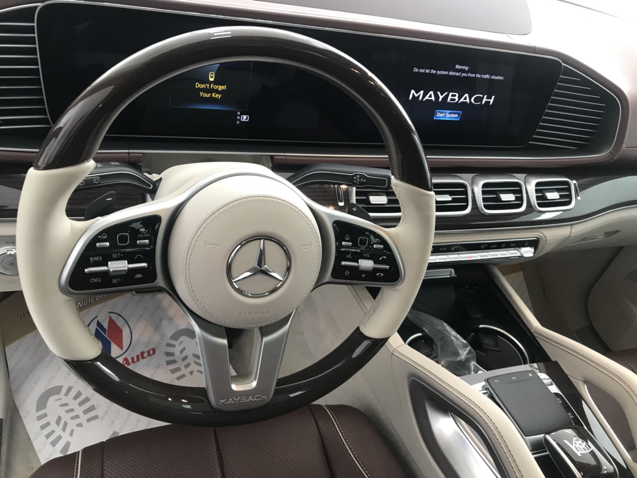 Cần bán xe Mercedes GLS 600 2021, màu trắng, nhập khẩu-10